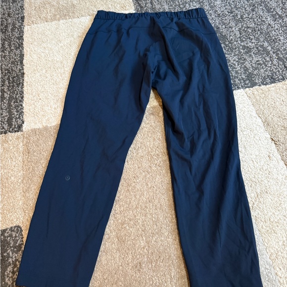 Lululemon On The Fly Pant “28” - Midnight Navy - Women’s size 10 - Picture 2 of 8